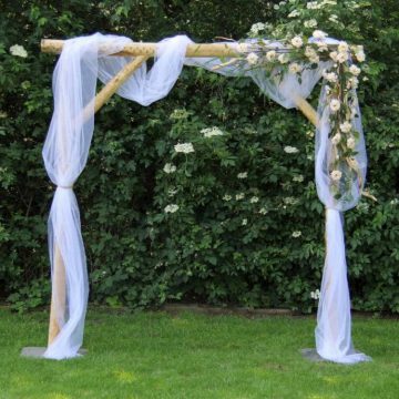 Trouwprieel Brocant met Witte Bloemen en Tule