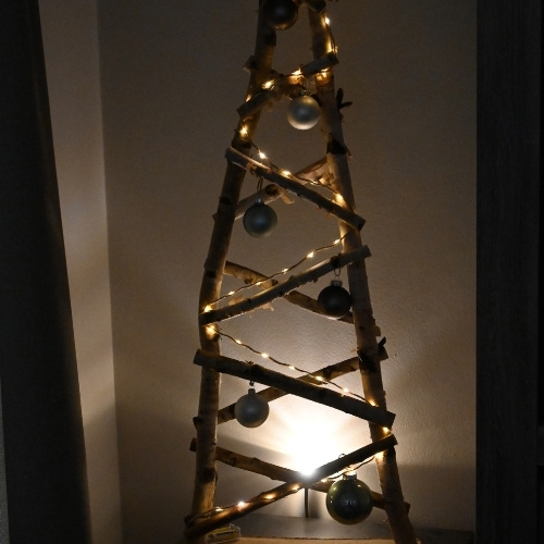 2D-kerstboom-van-berkentakken-Decoratietakken