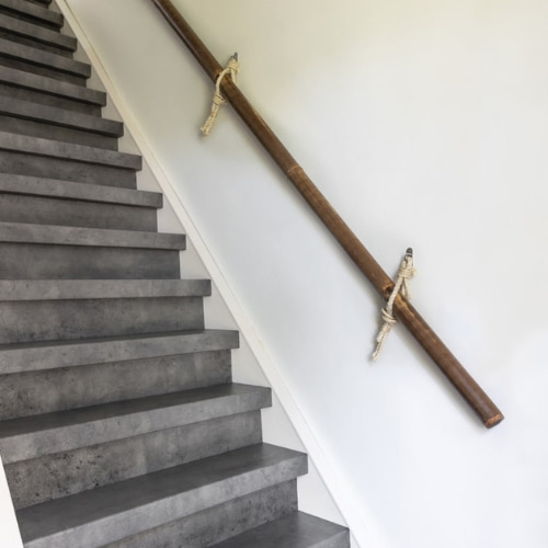 Bamboe-trapleuning-donker-Decoratietakken