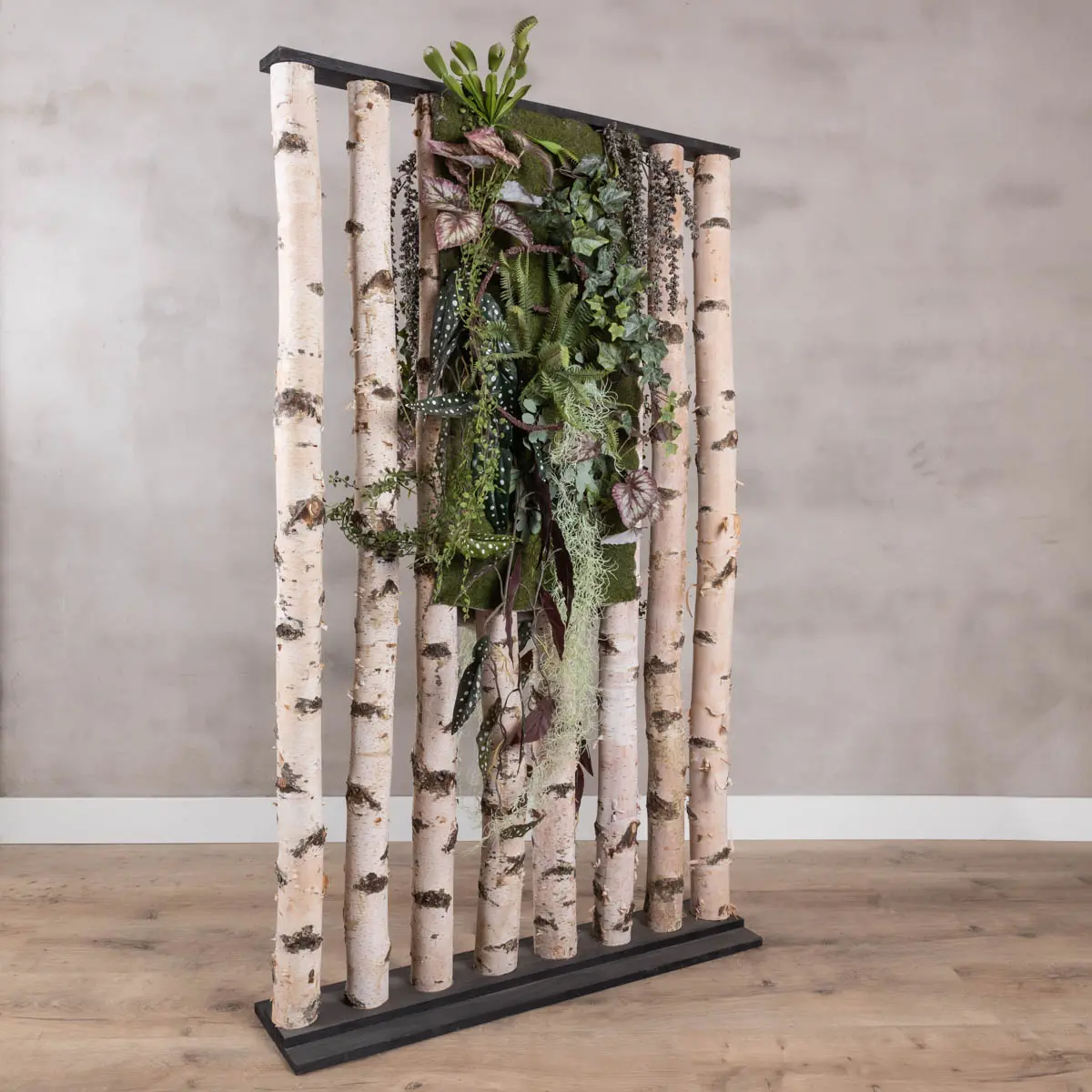 Berken Roomdivider Esben Met zwarte voet en kunstplantdecoratie (2)