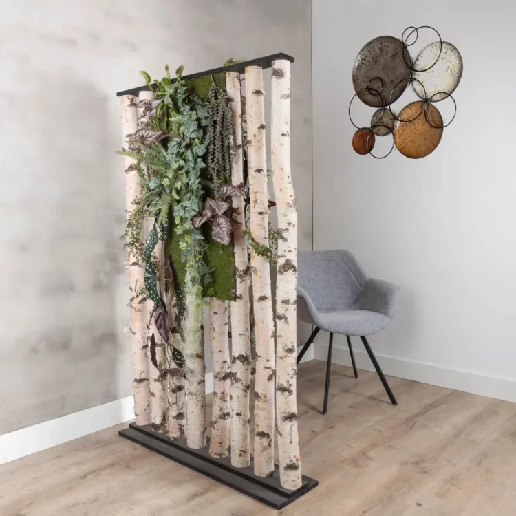 Berken Roomdivider Esben Met zwarte voet en kunstplantdecoratie