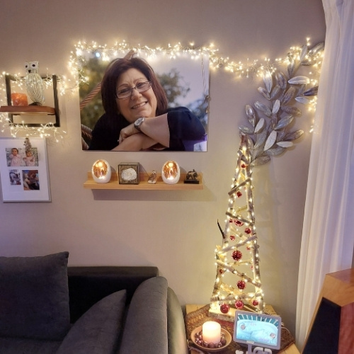 Berken-kerstboompje-driehoek-op-tafeltje-Decoratietakken