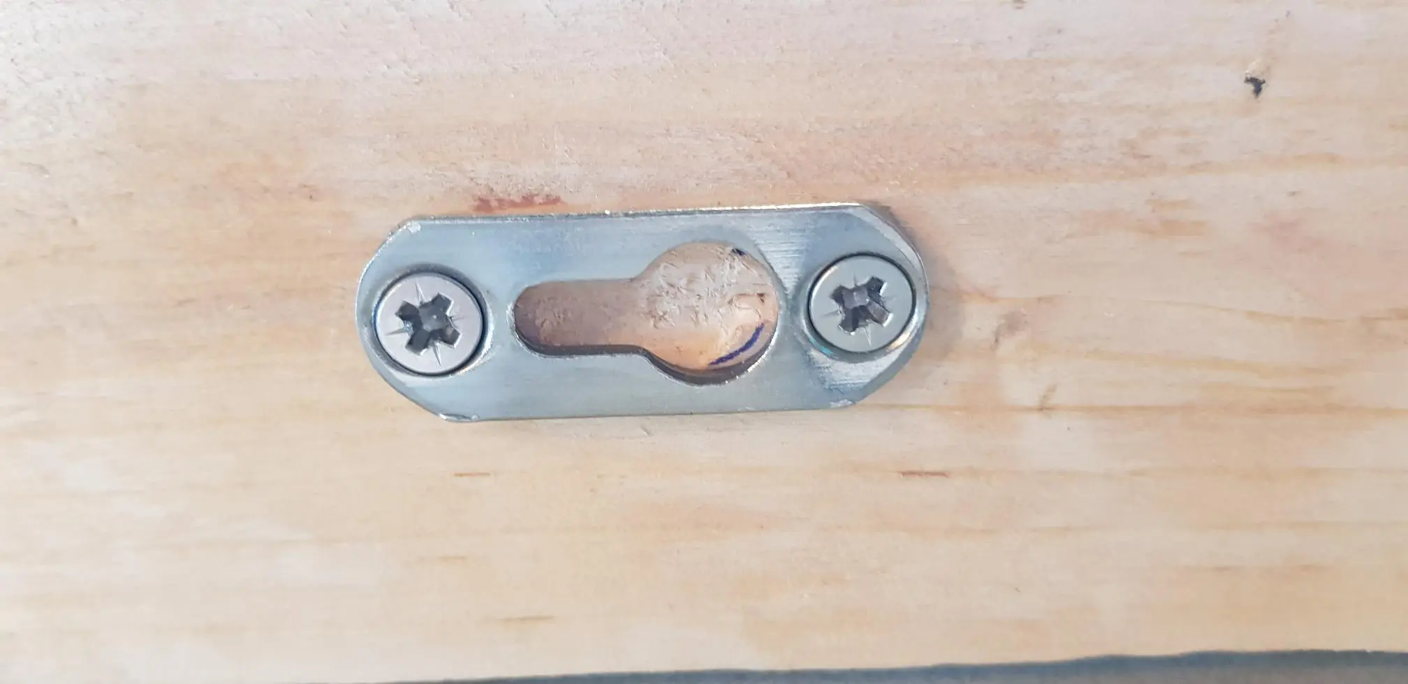 Boomstam Wandgarderobe Andres Zwarte metalen haken 165cm (2)