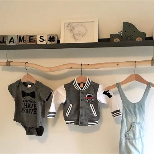 Boomtak-hanger-in-kinderkamer-Decoratietakken