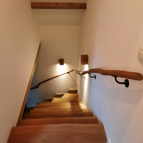 Bruine-trapleuning-en-trap-Decoratietakken