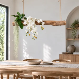 Hangende orchidee in lichte eetkamer