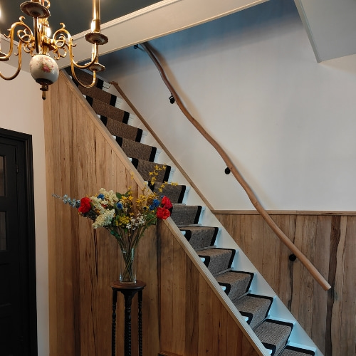 Trapleuning-en-zijde-boeket-Decoratietakken