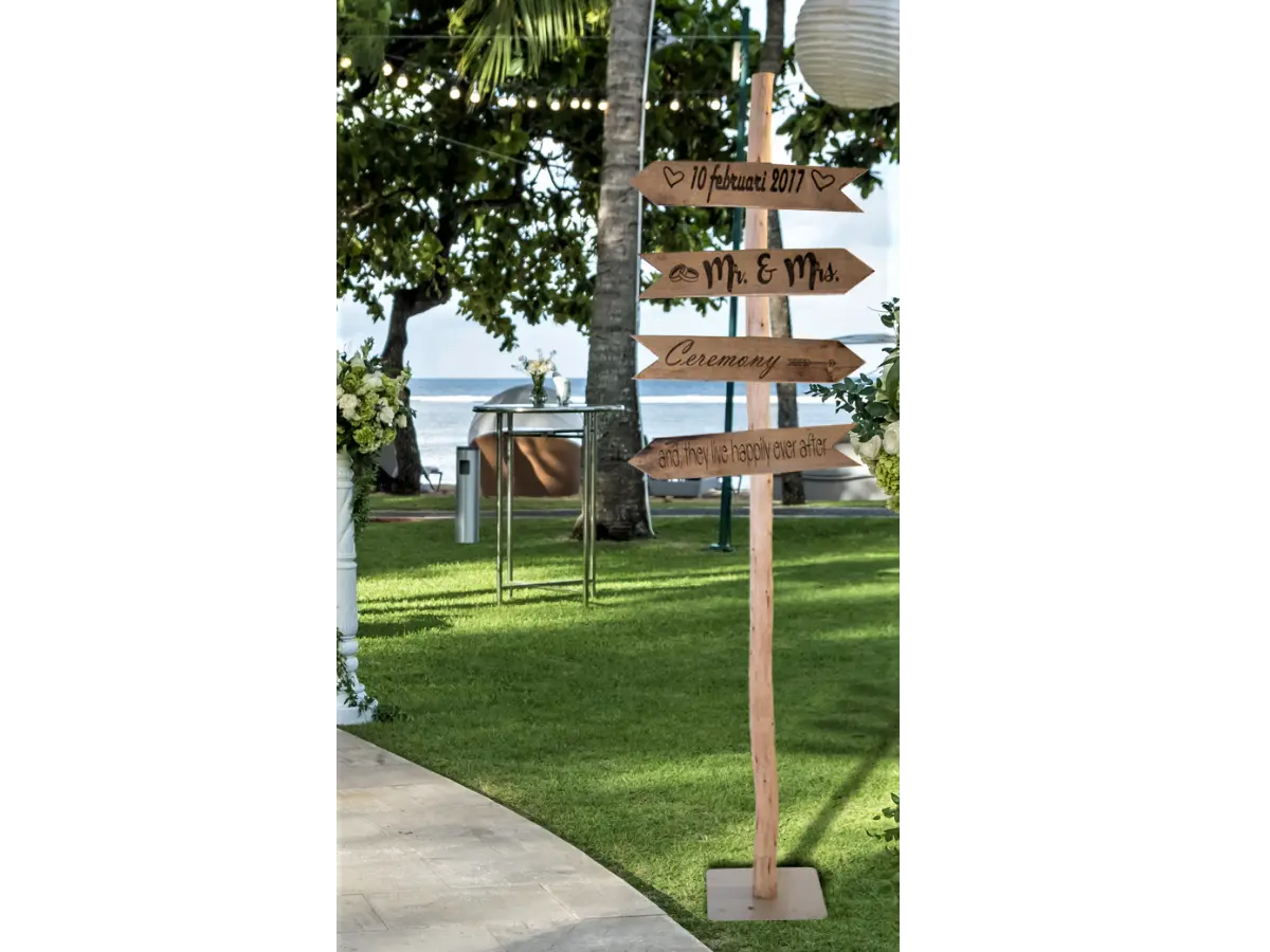 Wegwijspaal met gepersonaliseerde tekst enof symbool 165cm (2)