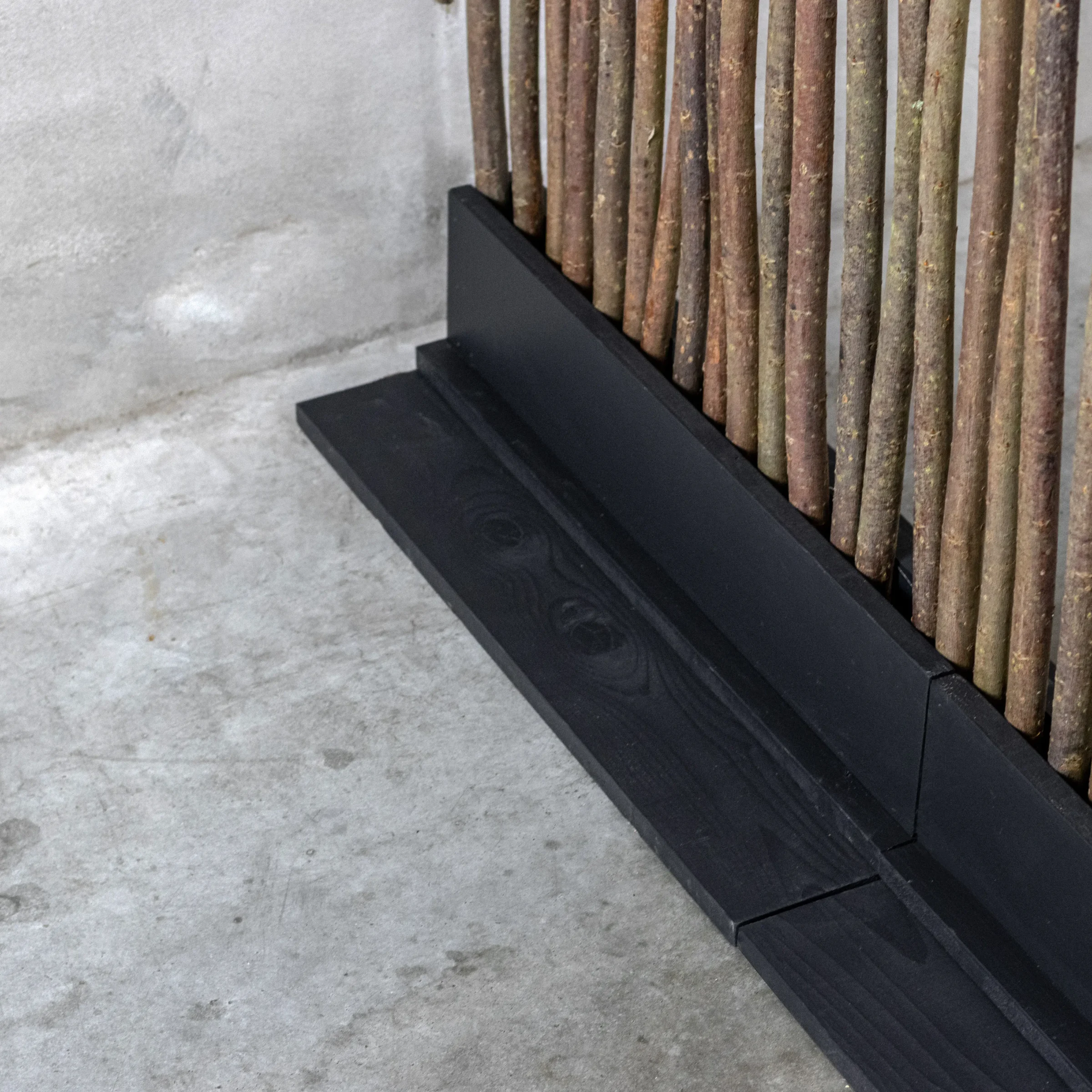 Wilgen Roomdivider Sverre Met zwarte voet H165cm, voet 2