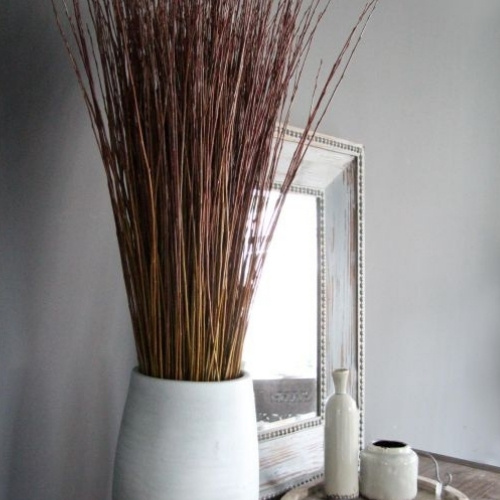 wilgentakken-in-witte-vaas-in-gang-Decoratietakken